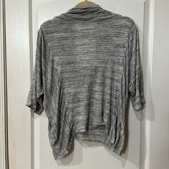 Philosophy size small, gray and white cowlneck short sleeve batwing top - Picture 4 of 5